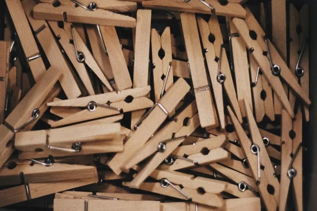 Por que vale a pena guardar os botões de roupa quebrados: 5 usos inesperados