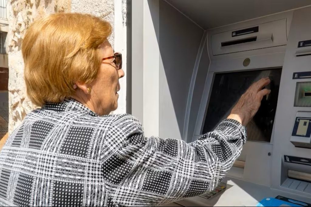 Aposentados nascidos entre 1960 e 1970 poderão receber 100% da pensão