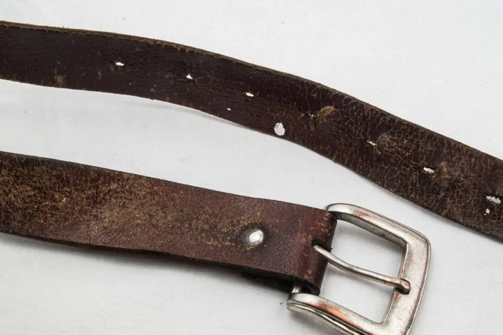 Usando um cinto velho, aprenda a transformá-lo num organizador de ferramentas