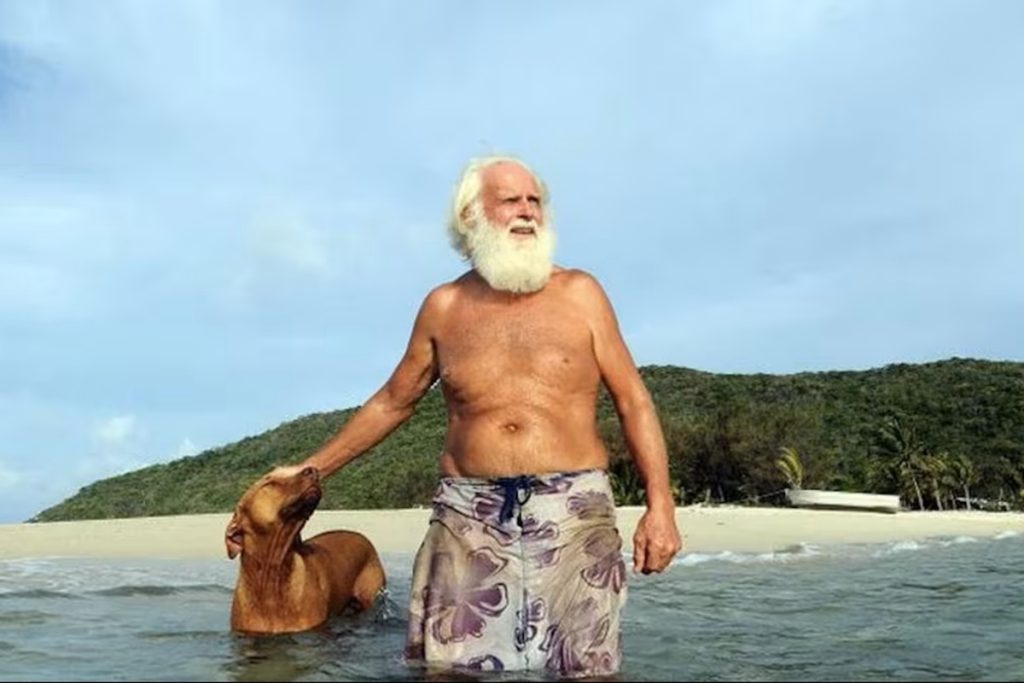 Ele renunciou a uma fortuna bilionária para se mudar para uma ilha deserta