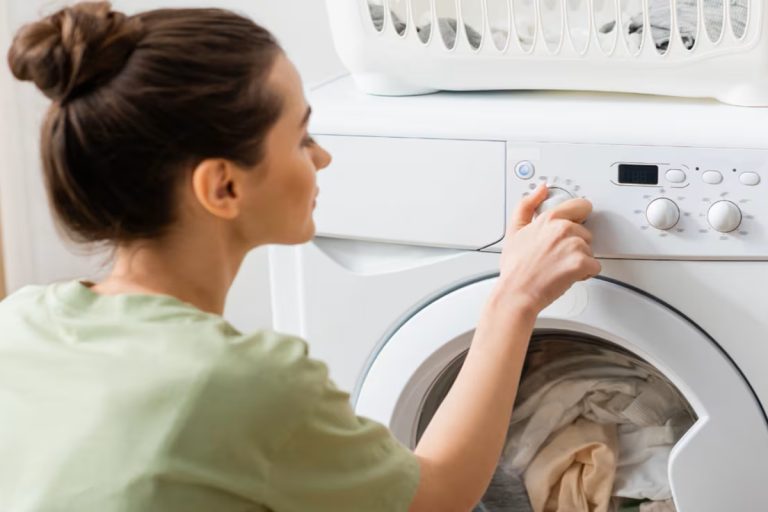 O que significa a lavagem à mão na máquina de lavar e quando é conveniente usá-la