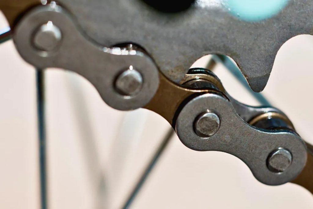 Como limpar a corrente da bicicleta e remover o excesso de gordura: com um truque caseiro