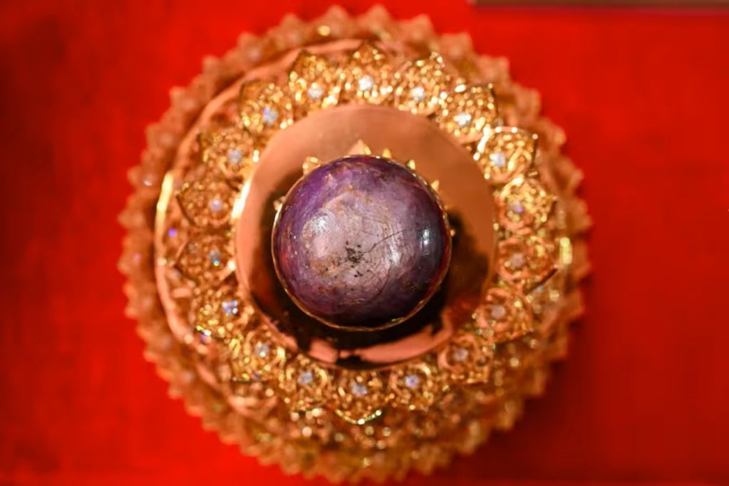 Descobriram a maior safira do mundo e agora disputam para ser os herdeiros da fortuna que ela representa