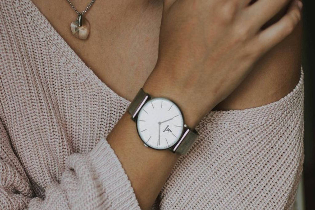 O truque simples para limpar a bracelete do seu relógio para que fique como no primeiro dia