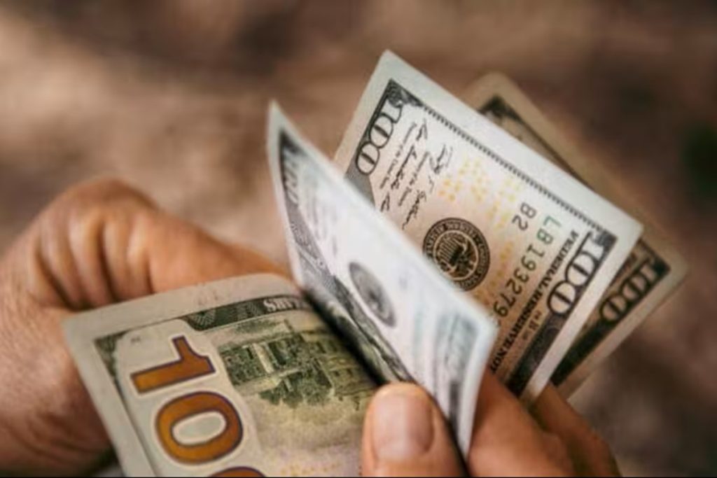 O Governo depositará 1.700 dólares nas contas bancárias dessas pessoas a partir de fevereiro