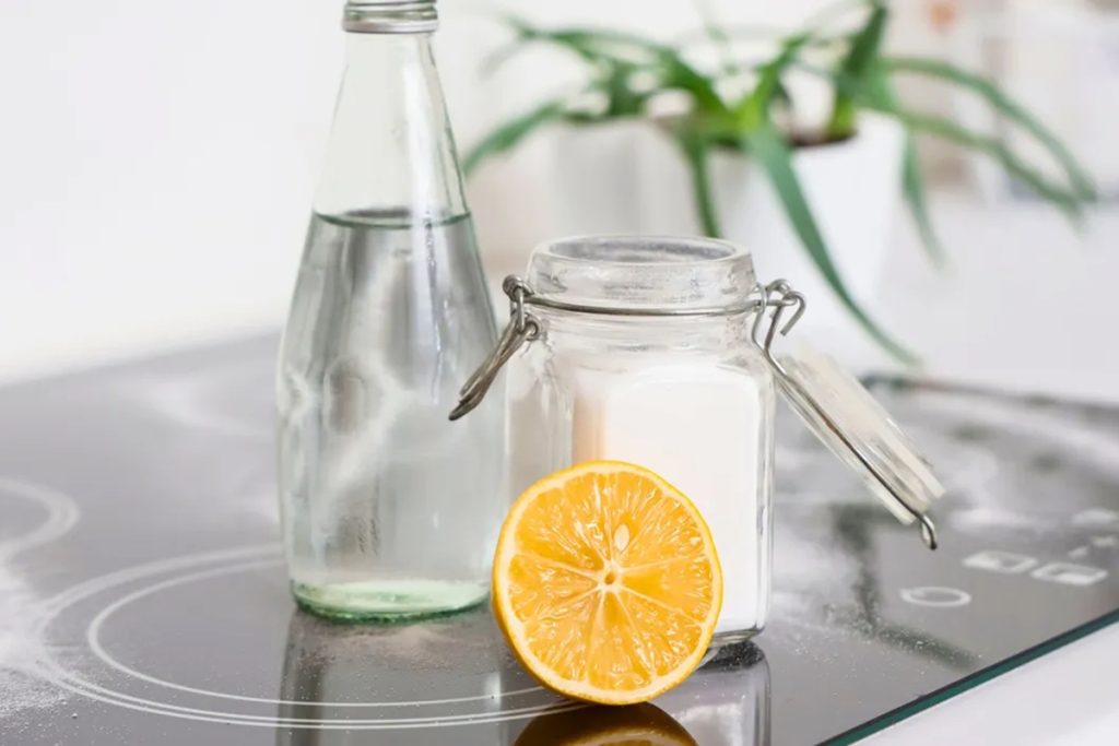 Como limpar óleo impregnado em utensílios de plástico: um truque de cozinha necessário